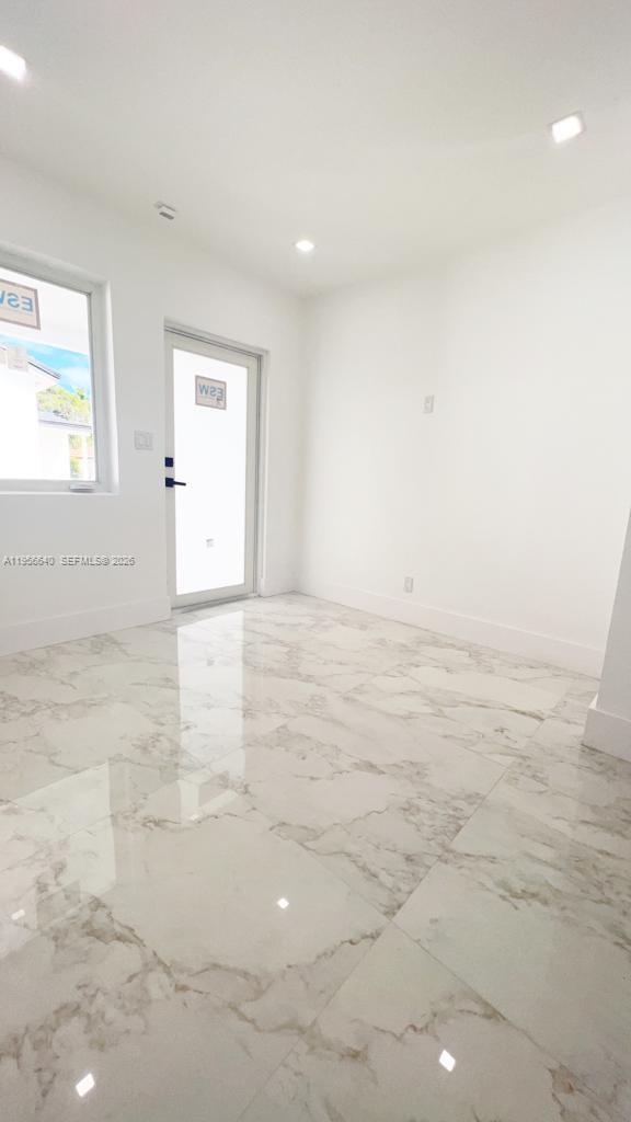 AIRPORT VISTA - Residential Income