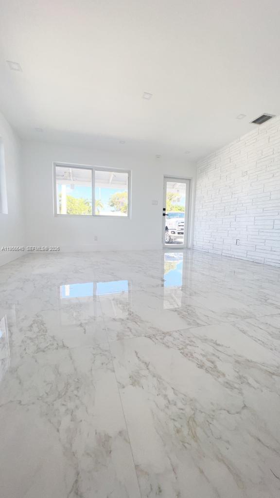 AIRPORT VISTA - Residential Income