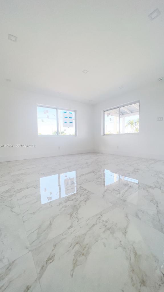 AIRPORT VISTA - Residential Income