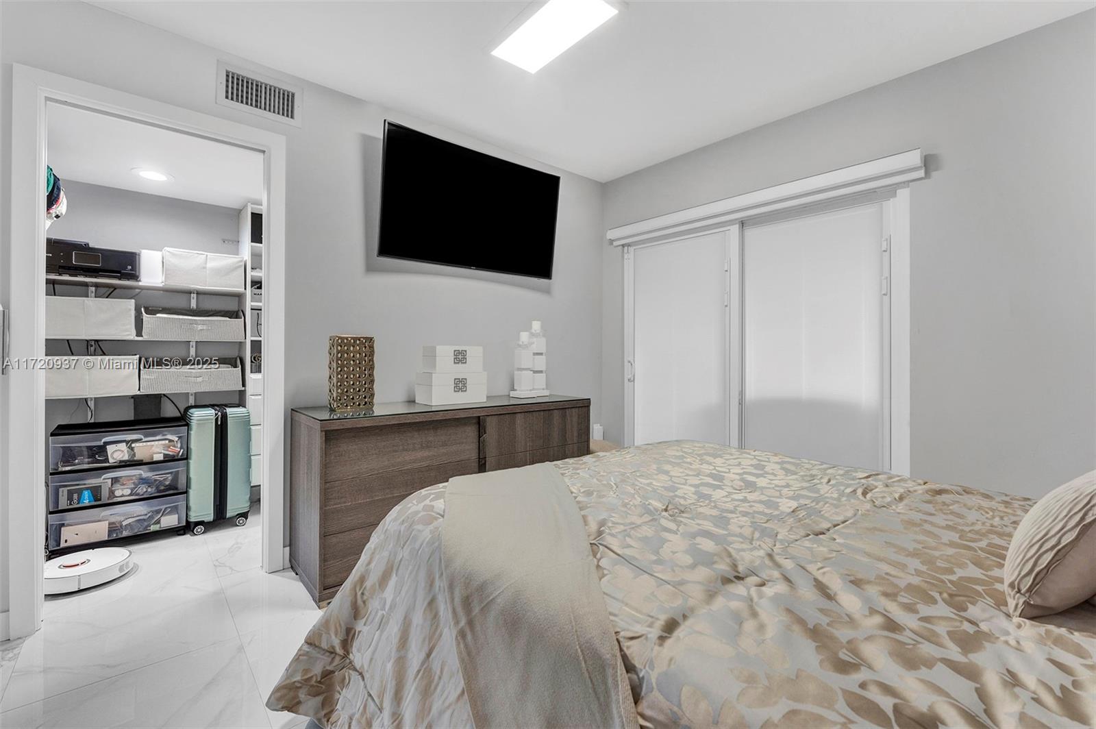 HIALEAH CLUB VILLAS CONDO - Residential