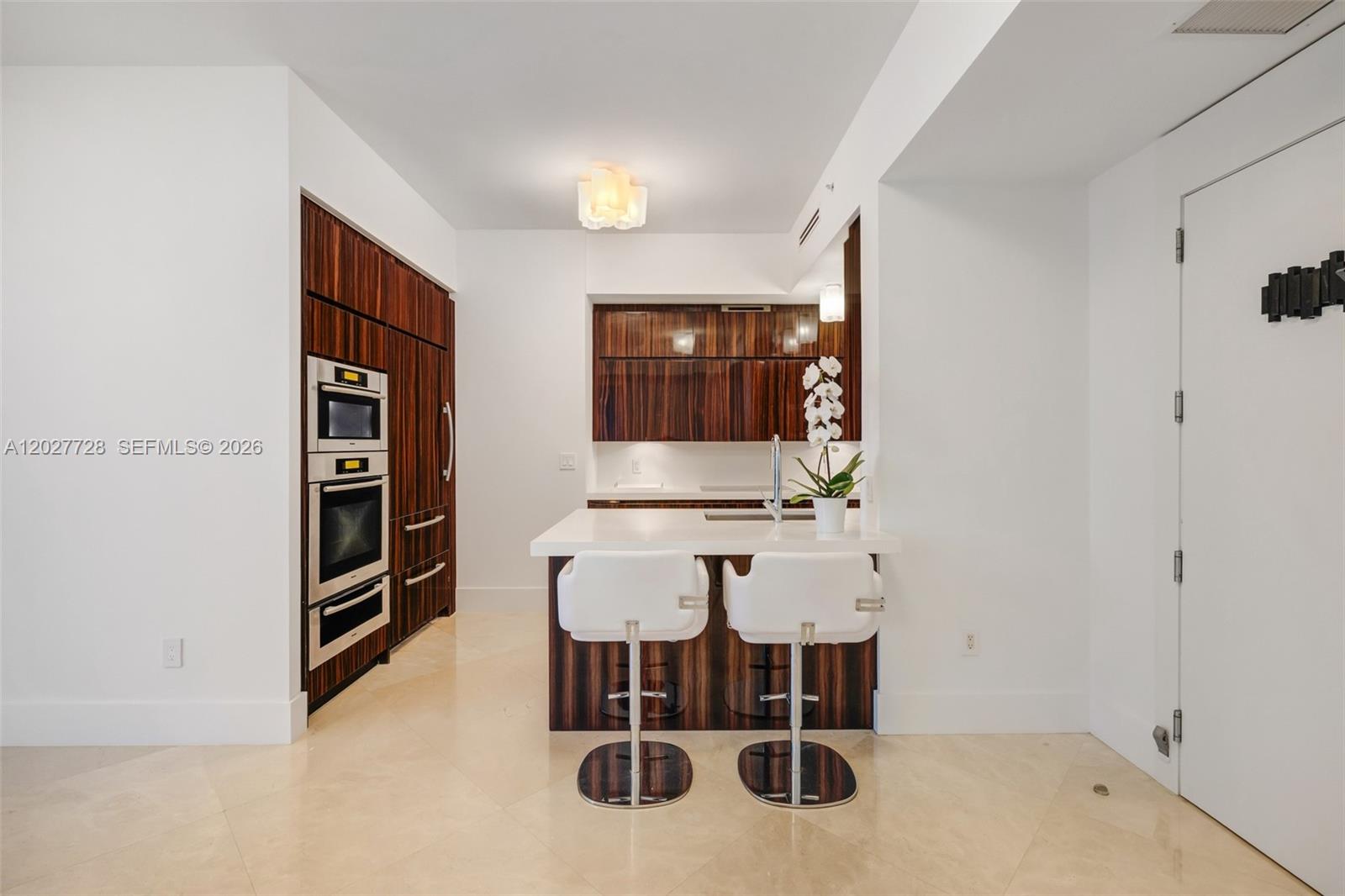 50 S Pointe Dr 903