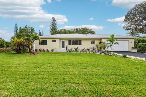 140 NE 161st St Miami FL 33162