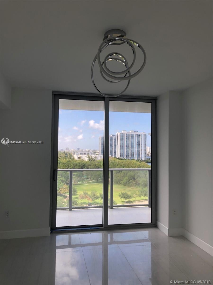 16385 Biscayne Blvd 1001