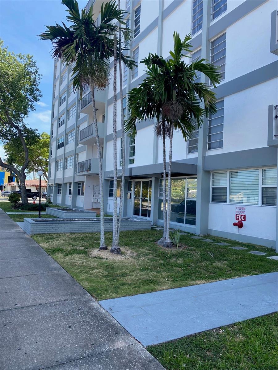 1400 Sw 27th Ave 202, Miami, Broward County, Florida - 1 Bedrooms  
1 Bathrooms - 