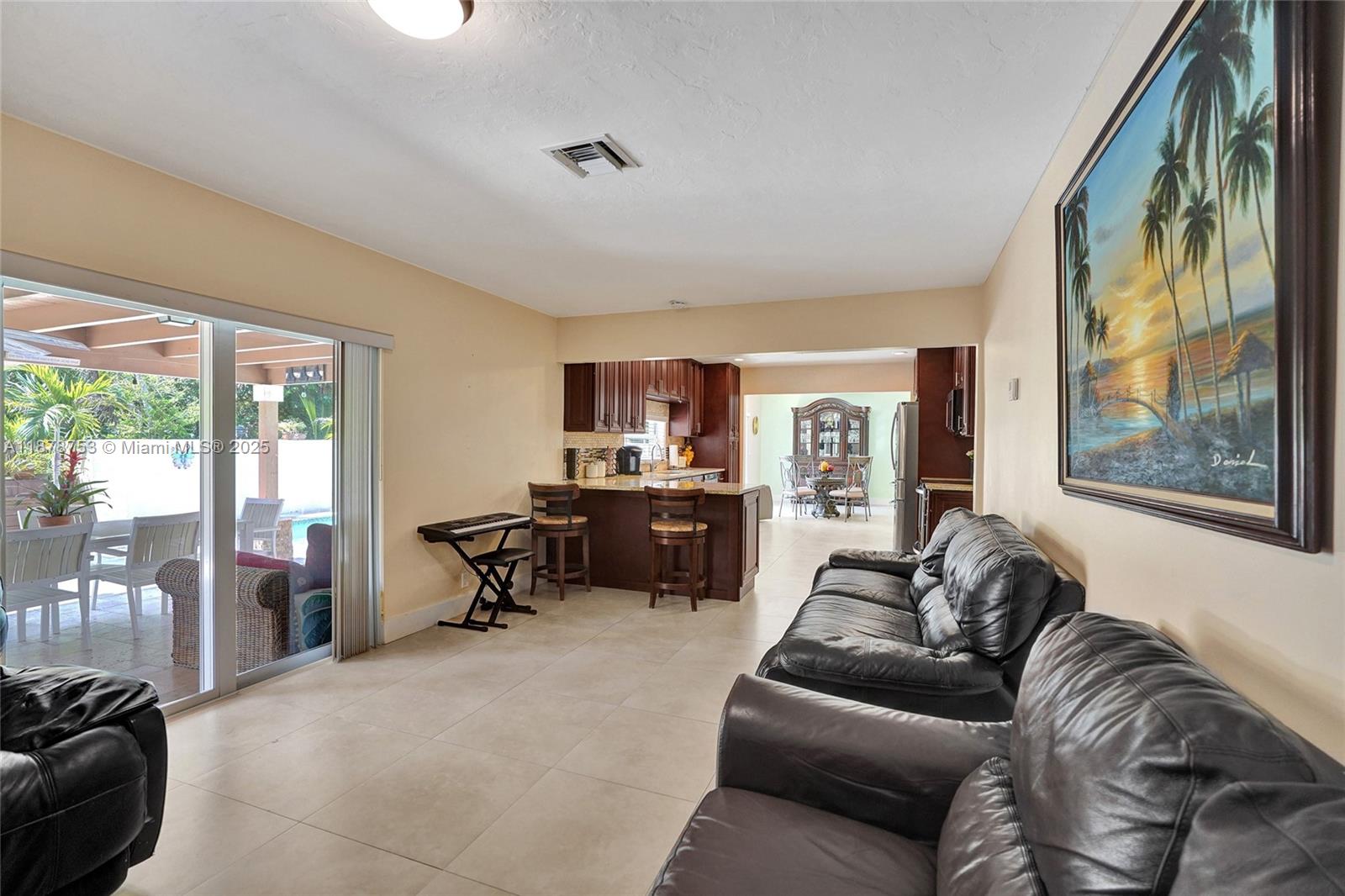 CORAL SPRINGS VILLAGE GRE - Residential