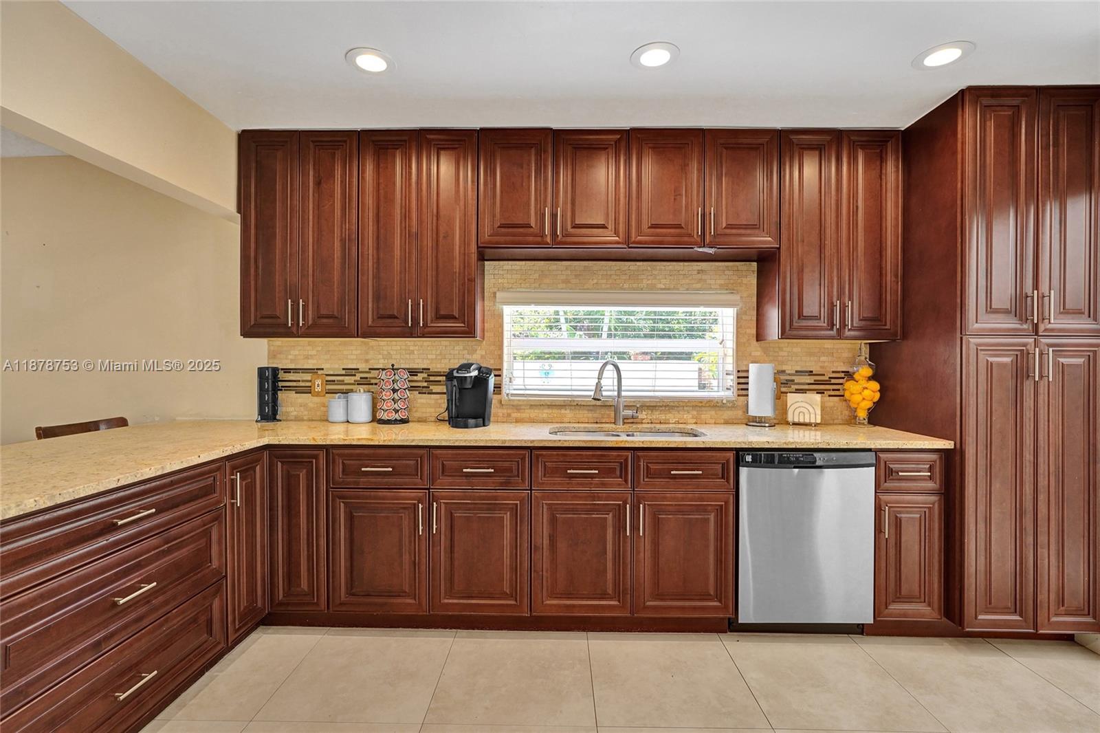 CORAL SPRINGS VILLAGE GRE - Residential