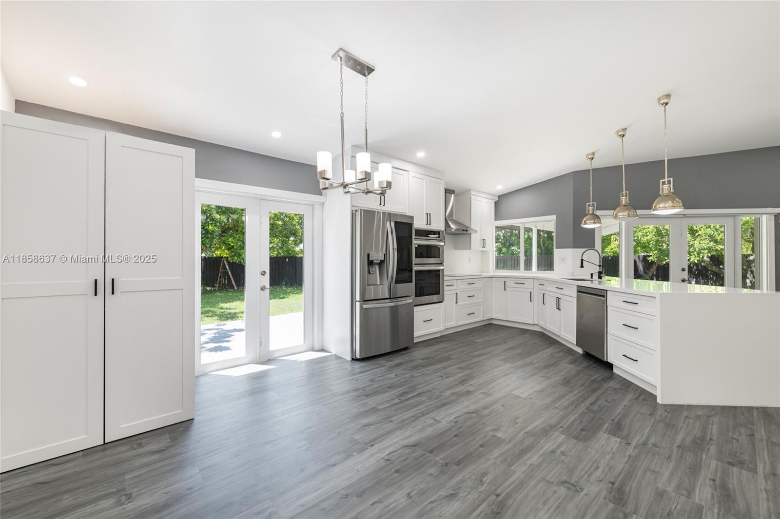 COLONIAL PINES - Residential