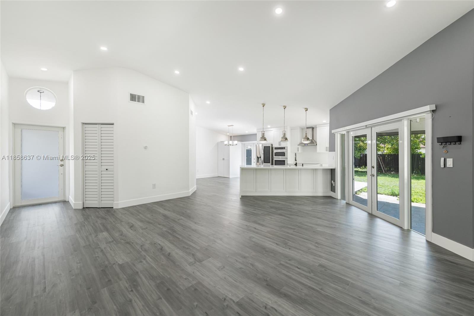 COLONIAL PINES - Residential