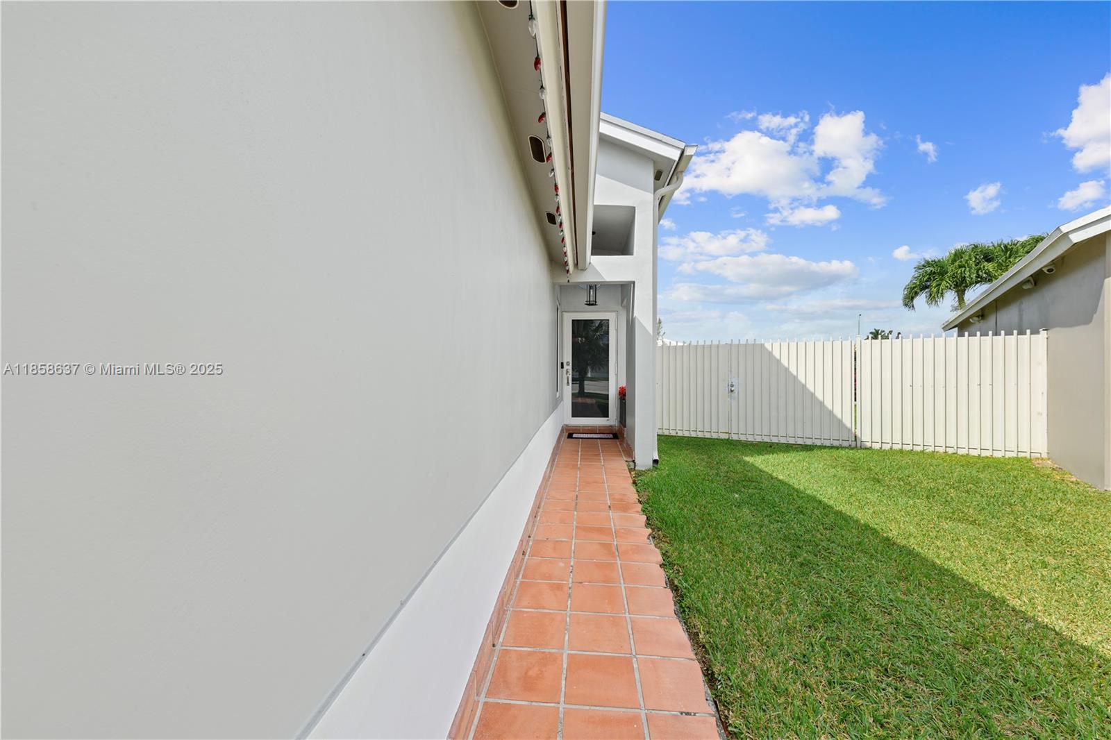 COLONIAL PINES - Residential