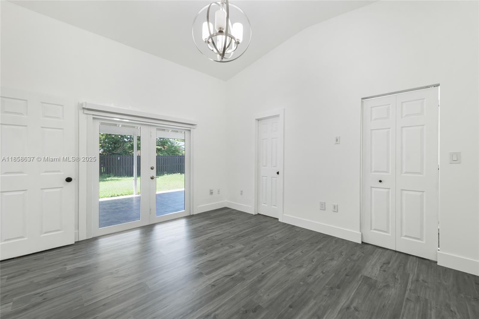 COLONIAL PINES - Residential