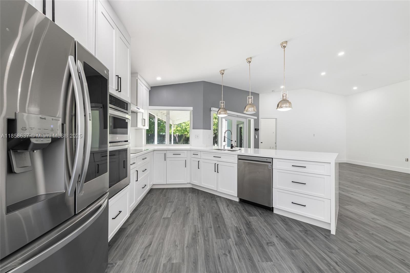 COLONIAL PINES - Residential