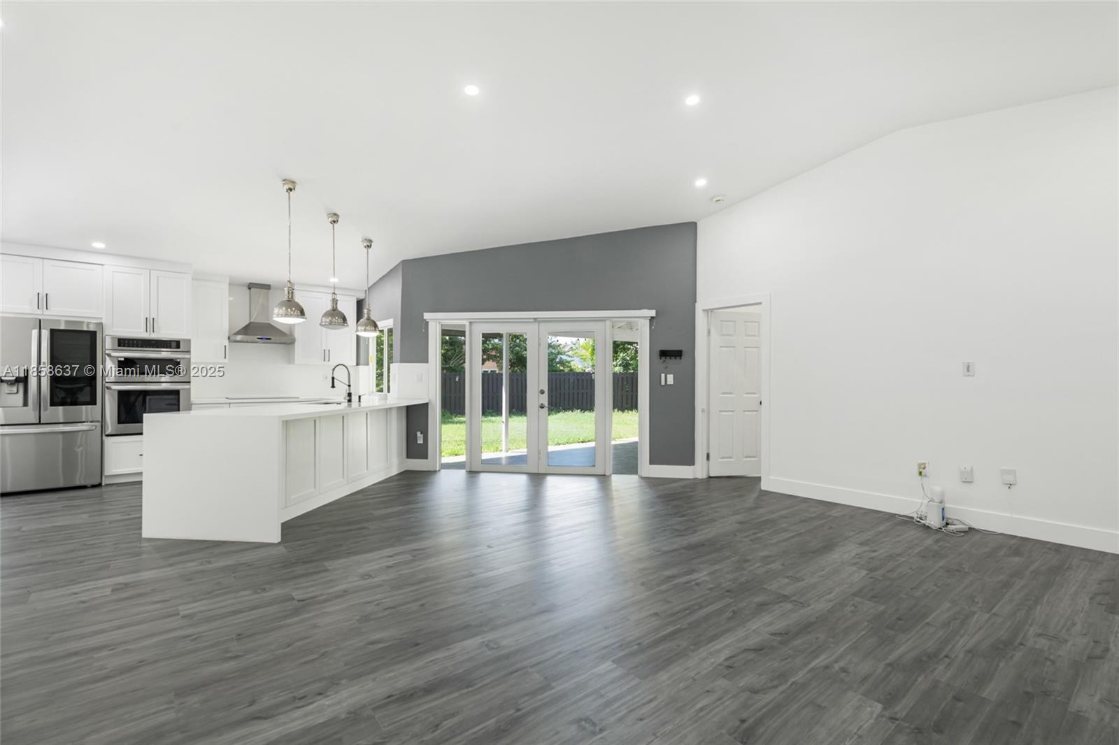 COLONIAL PINES - Residential