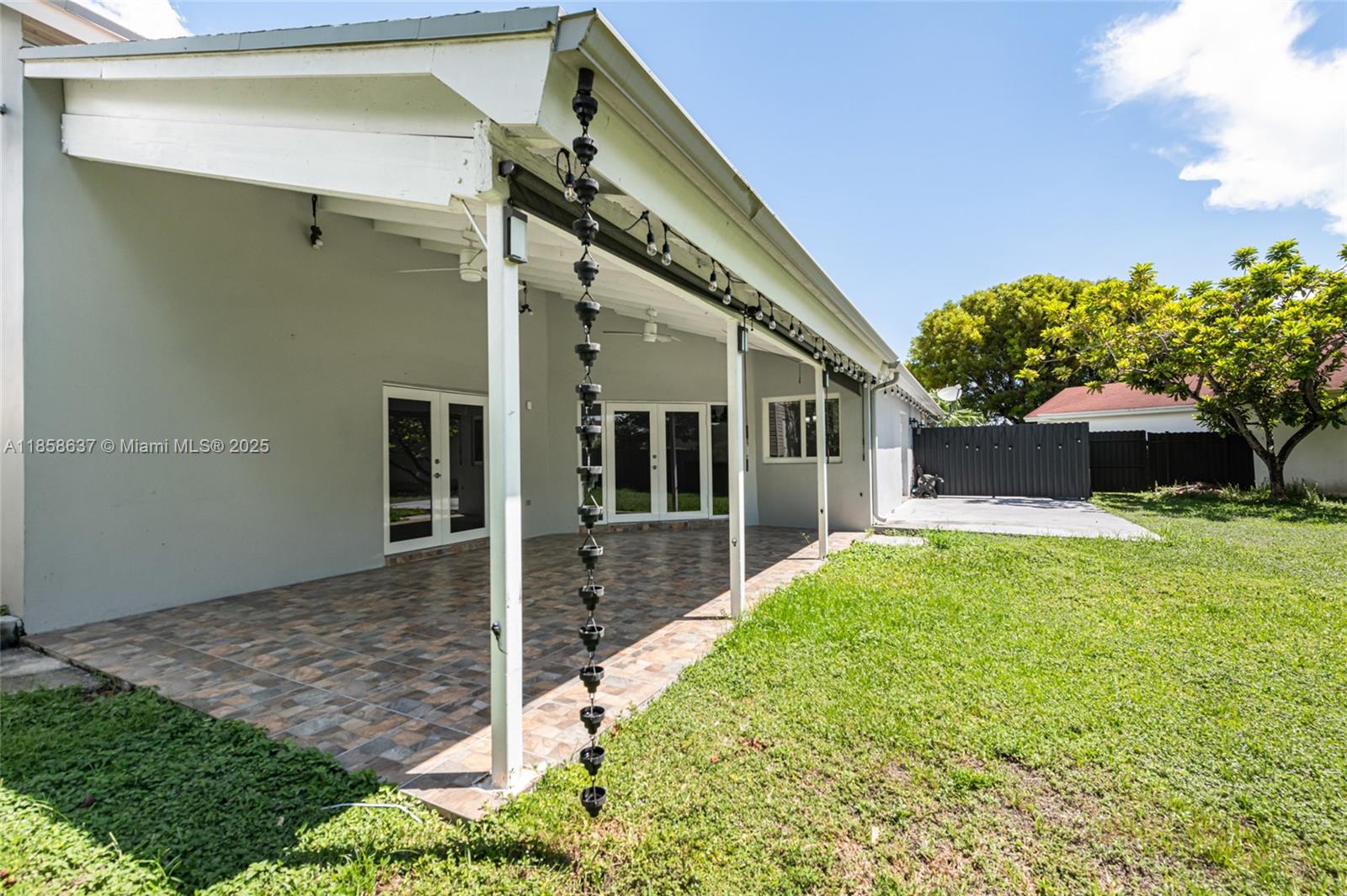 COLONIAL PINES - Residential