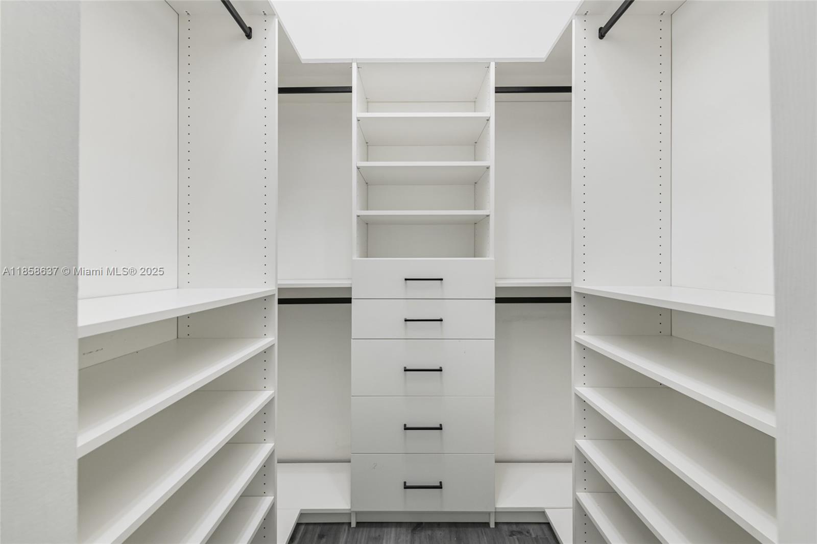 COLONIAL PINES - Residential