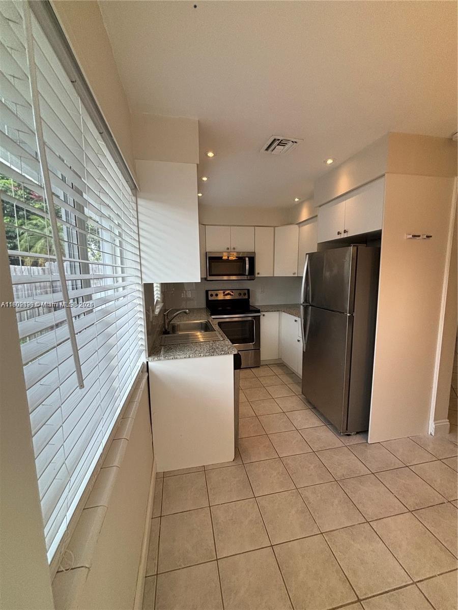 1061 NE 34th 3