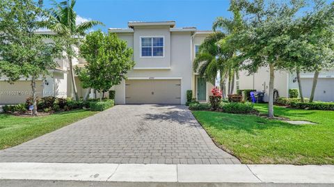 Single Family Residence in Hollywood FL 4729 Greenway Dr Dr.jpg