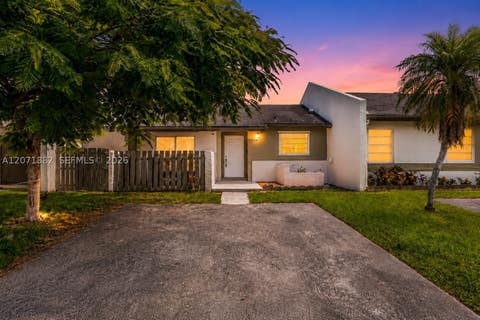 Photo of 11209 SW 125th Pl, Kendall, FL 33186 (MLS # A12071882)