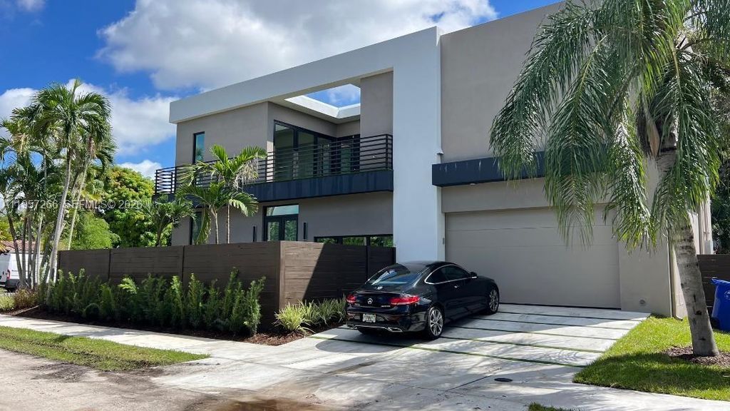 Photo of 1700 NE 18th St, Fort Lauderdale, FL 33305 (MLS # A11957266)