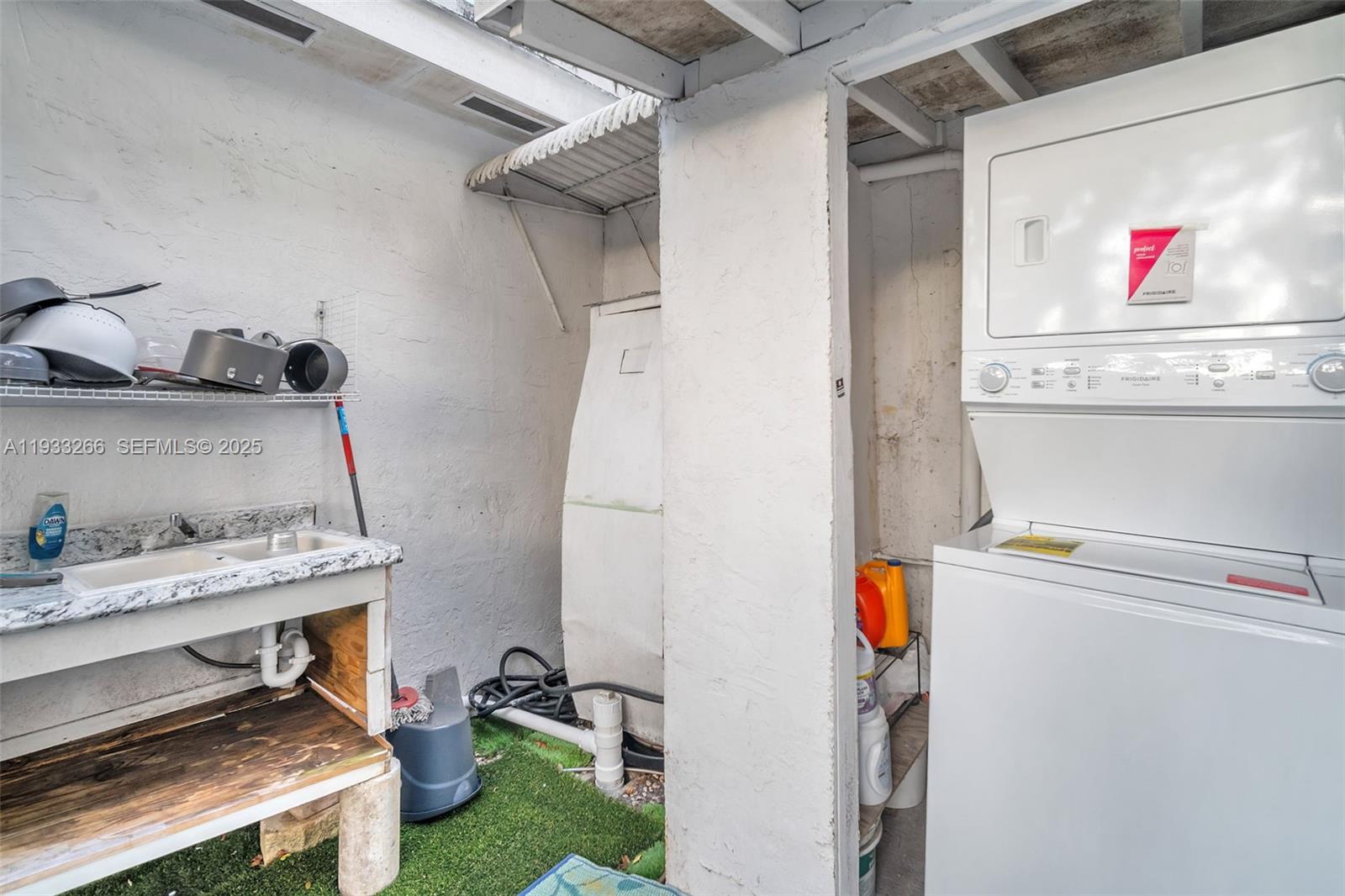 BISCAYNE HIGHLANDS - Residential