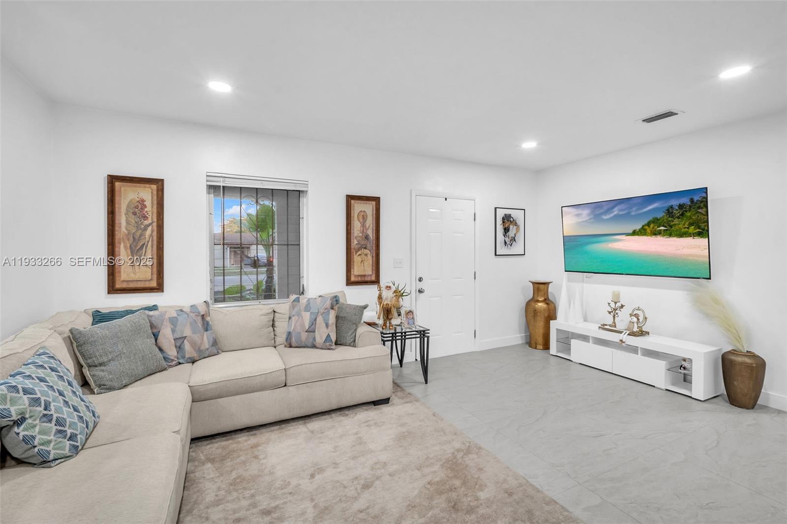 BISCAYNE HIGHLANDS - Residential