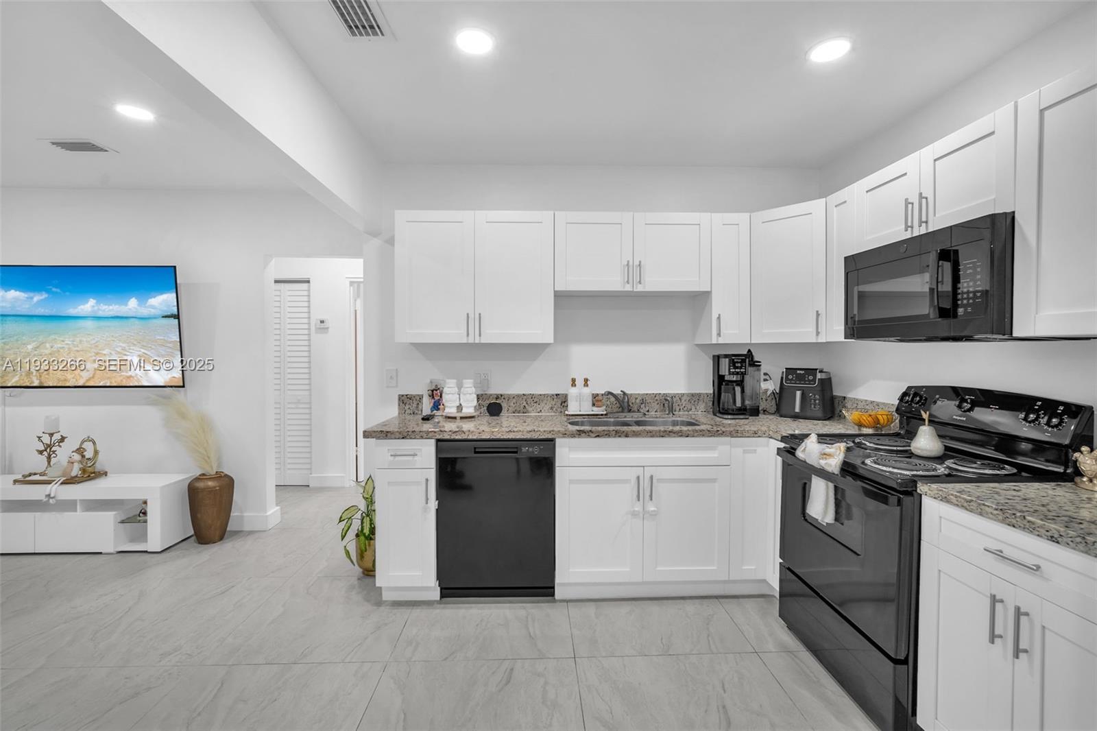 BISCAYNE HIGHLANDS - Residential