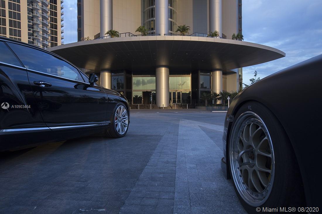 18555 COLLINS AVENUE COND - Residential