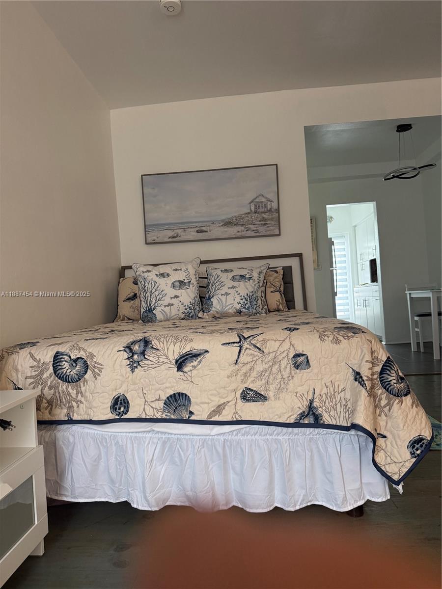 1060 Pennsylvania Ave 18