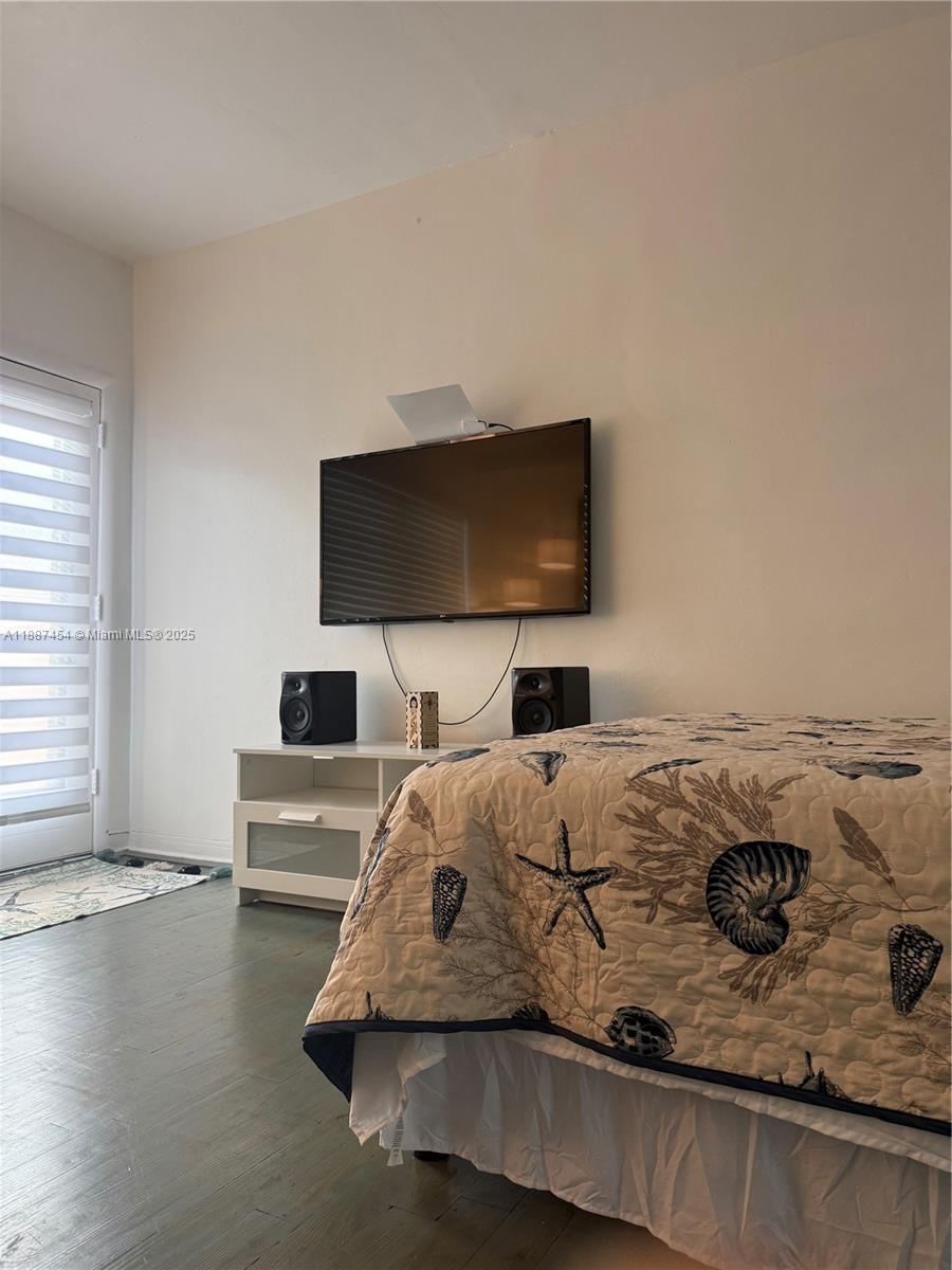 1060 Pennsylvania Ave 18