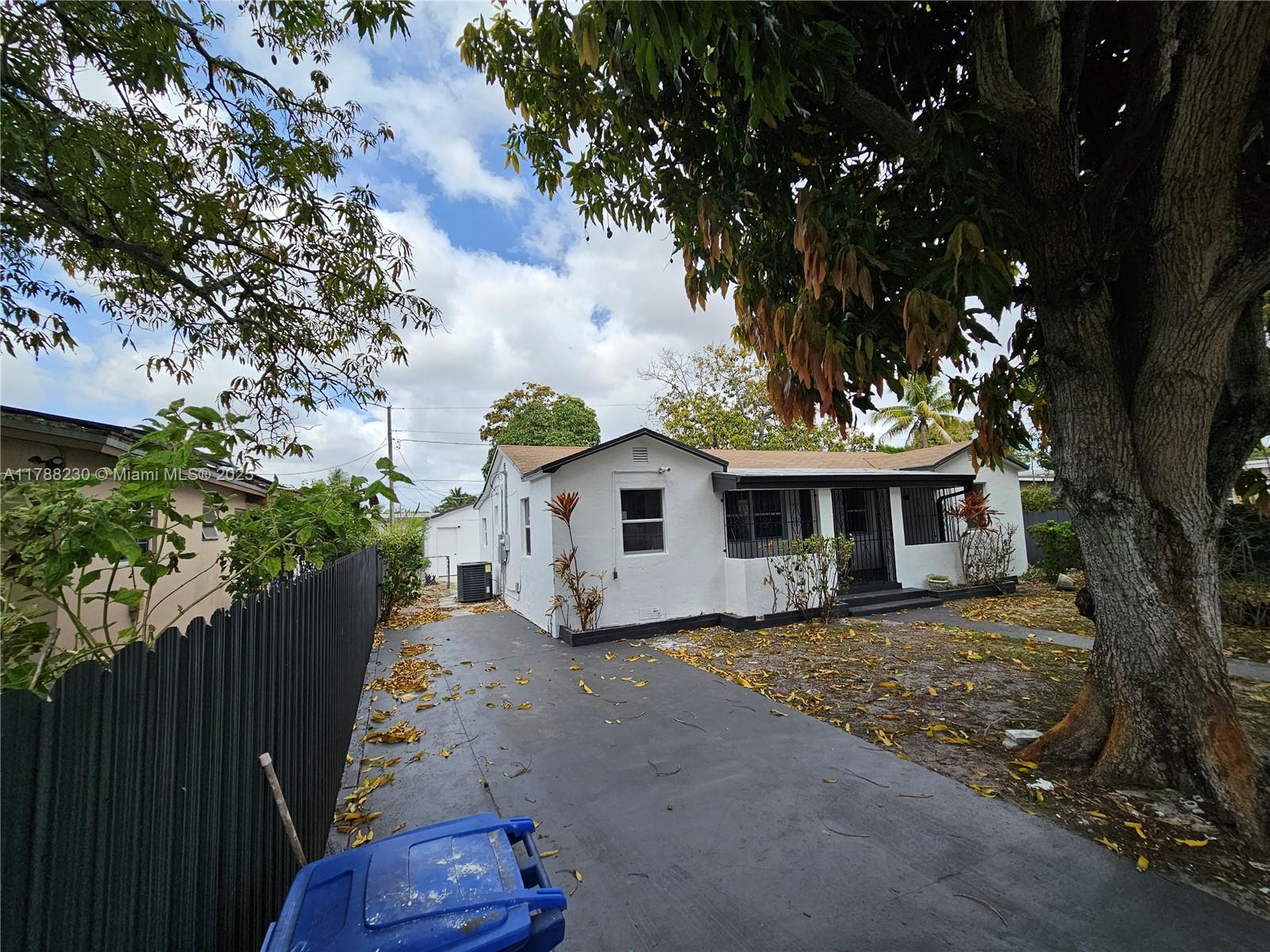 11712-11714 NW 3 ave