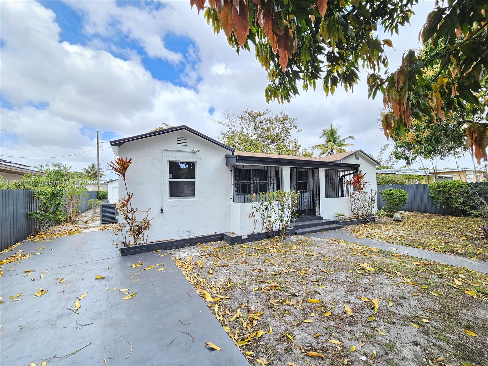 11712-11714 NW 3 ave