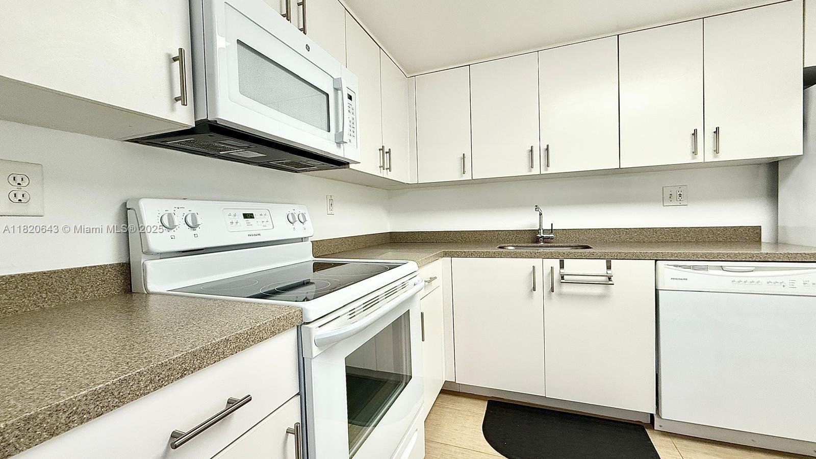 PARC CENTRAL AVENTURA EAS - Residential Lease