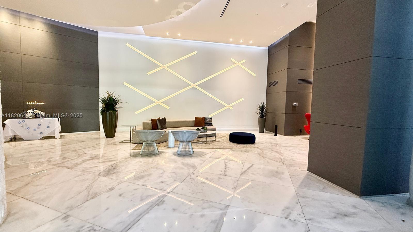 PARC CENTRAL AVENTURA EAS - Residential Lease