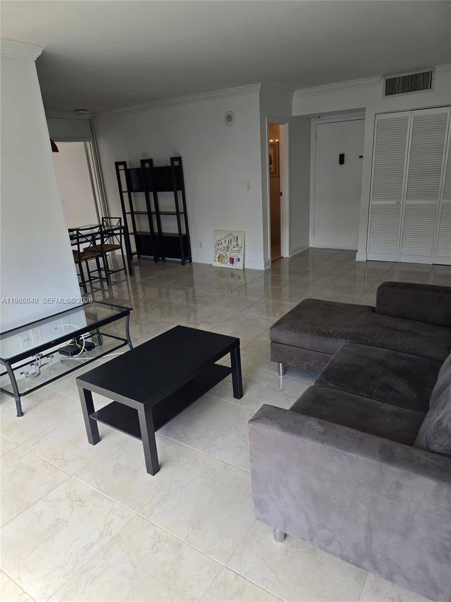 PLAZA OF AMERICAS CONDO P - Residential Lease