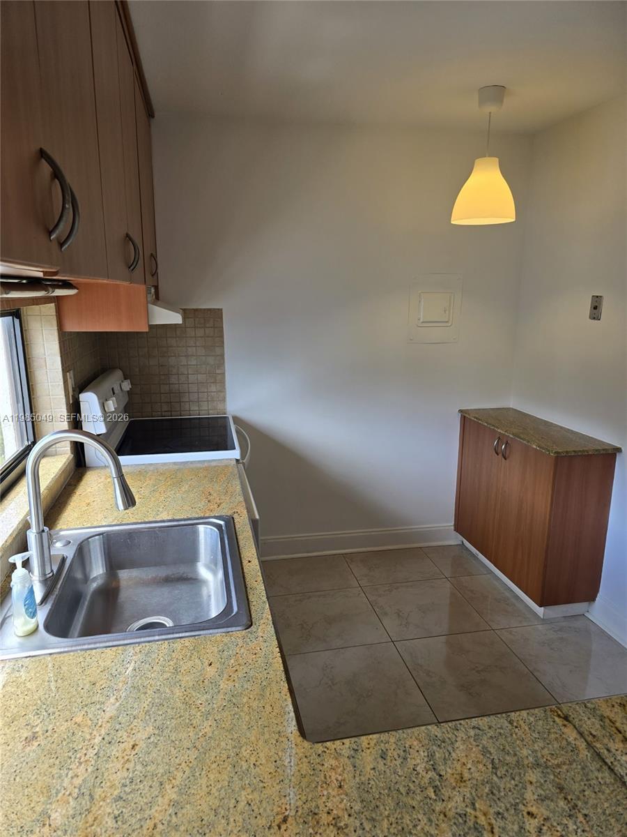 PLAZA OF AMERICAS CONDO P - Residential Lease