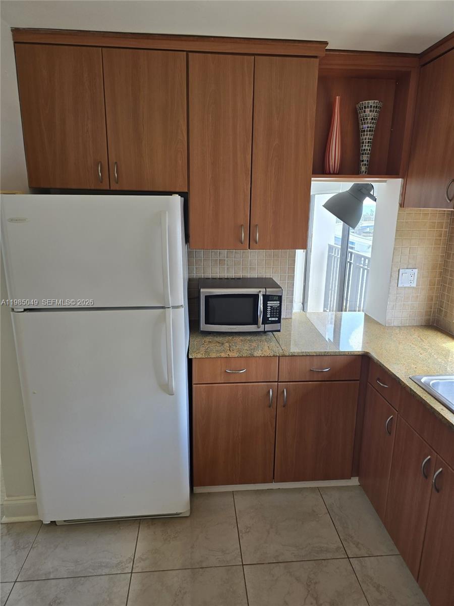 PLAZA OF AMERICAS CONDO P - Residential Lease
