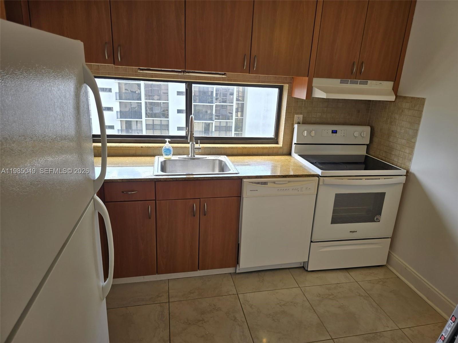 PLAZA OF AMERICAS CONDO P - Residential Lease