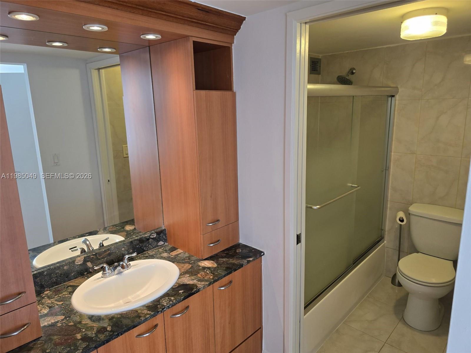 PLAZA OF AMERICAS CONDO P - Residential Lease