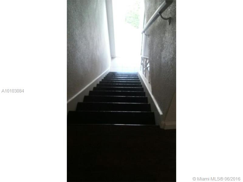 excellent 2/2 In townhouses of plantation