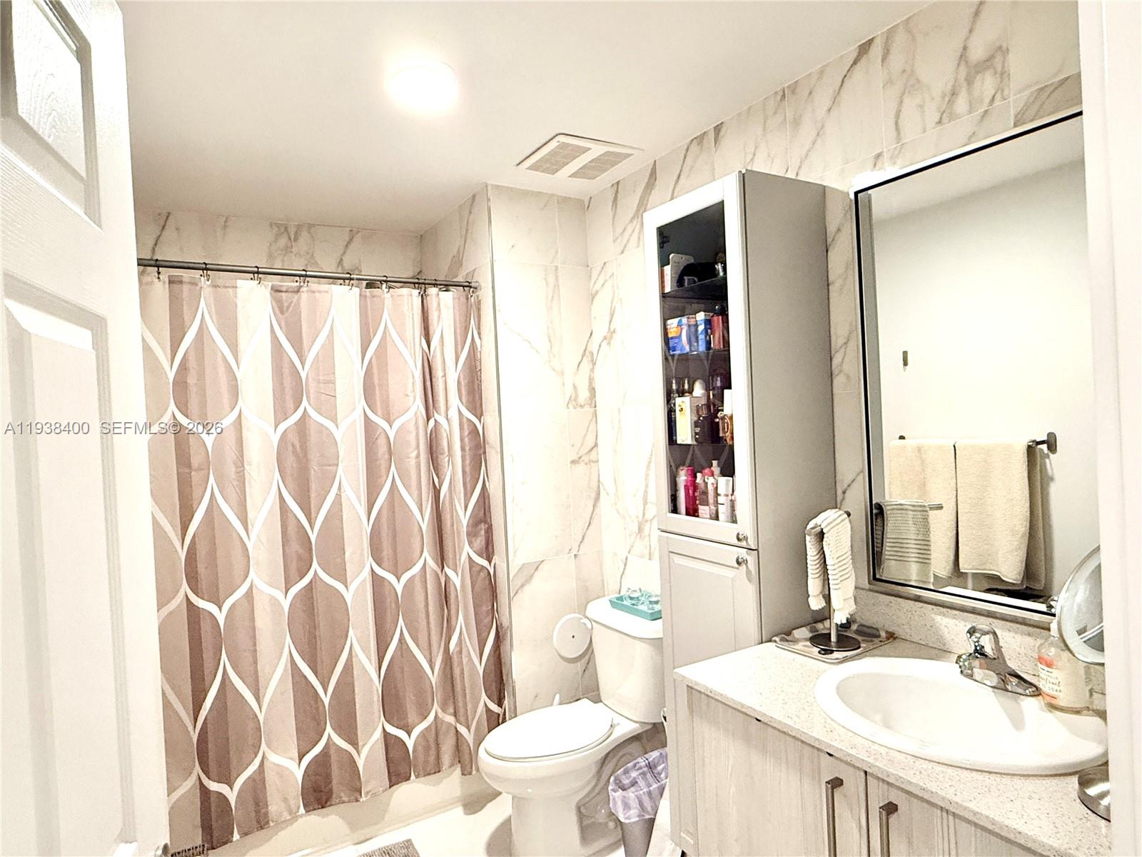 ISLANDS AT DORAL 1ST ADDI - Residential