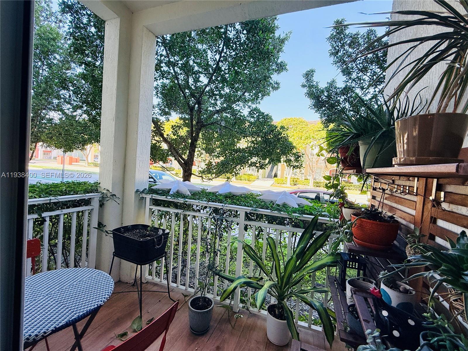 ISLANDS AT DORAL 1ST ADDI - Residential