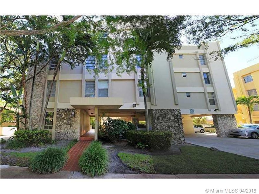 Spectacular 2 bedroom unit in a small Boutique building with pool and parking in Coral Gables. Renovated and tiled though out with parking in a quite street.