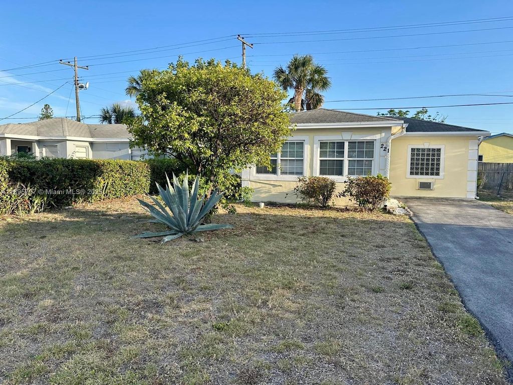 Photo of 221 W 27th St #221, Riviera Beach, FL 33404 (MLS # A11895797)