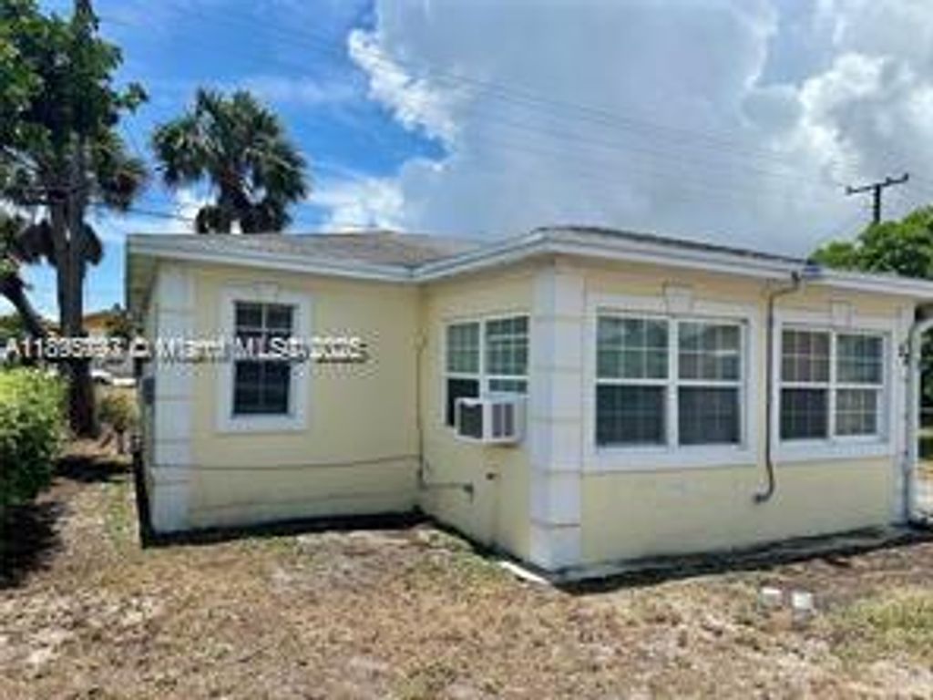 Photo of 221 W 27th St #221, Riviera Beach, FL 33404 (MLS # A11895797)
