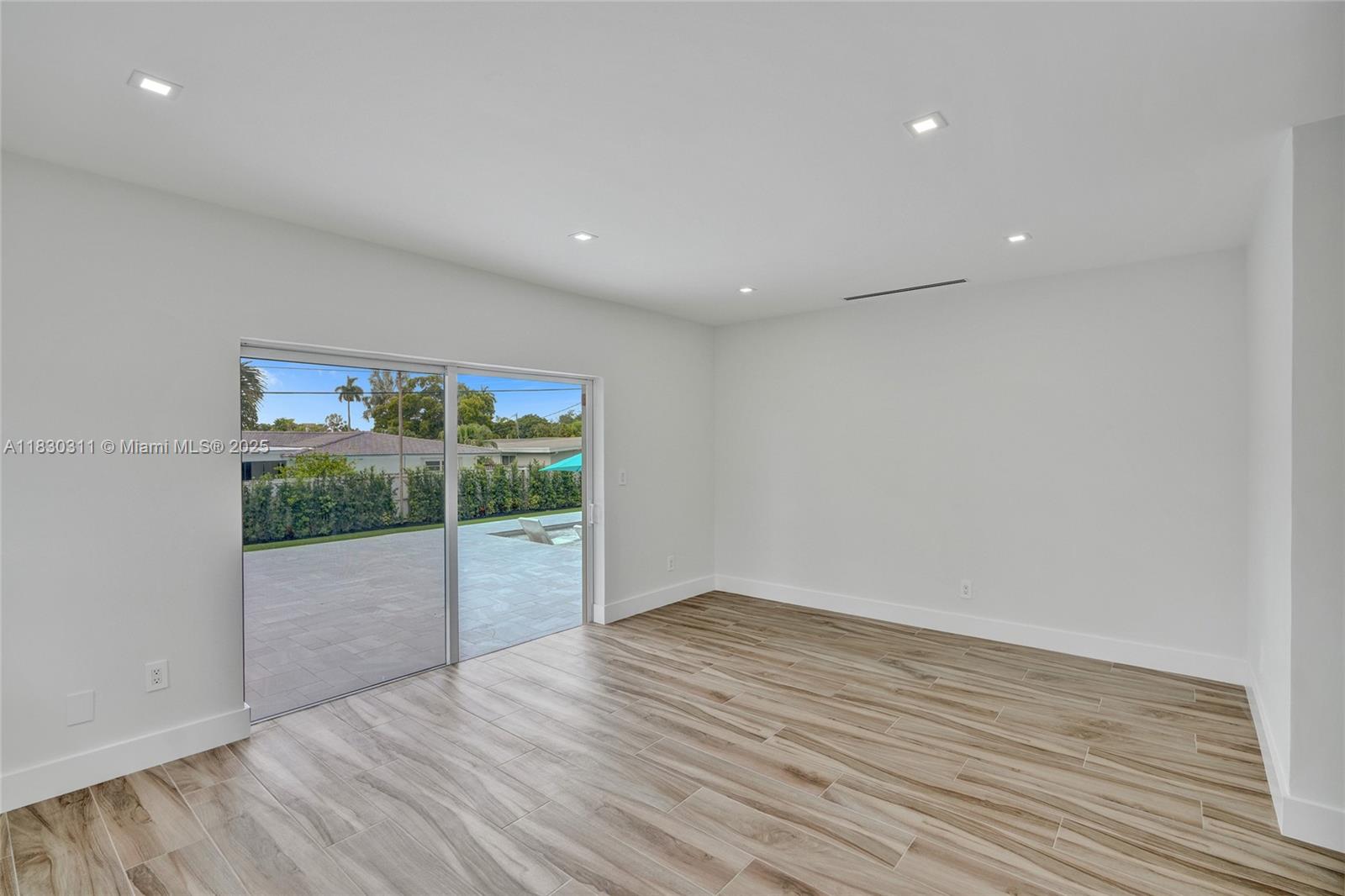 SKYLAKE MANORS - Residential