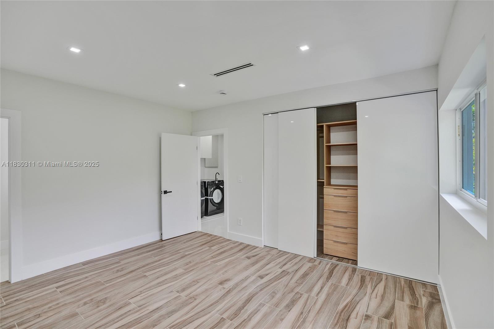 SKYLAKE MANORS - Residential