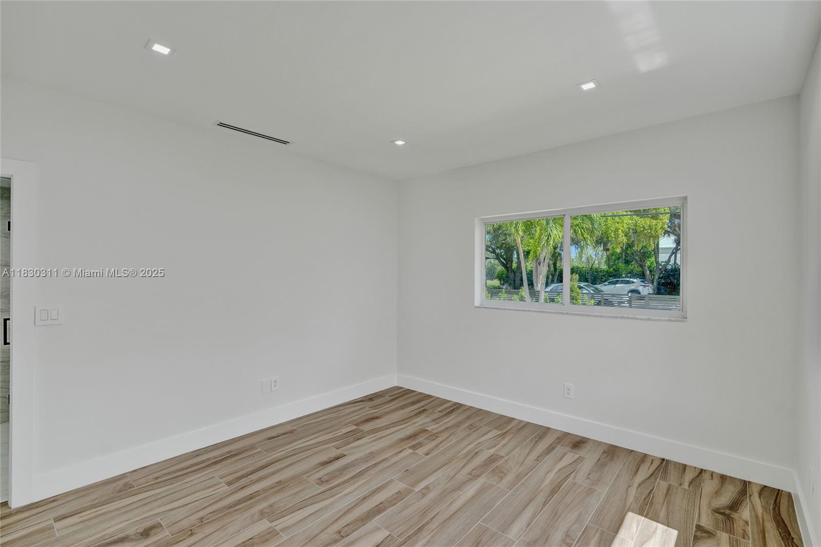 SKYLAKE MANORS - Residential