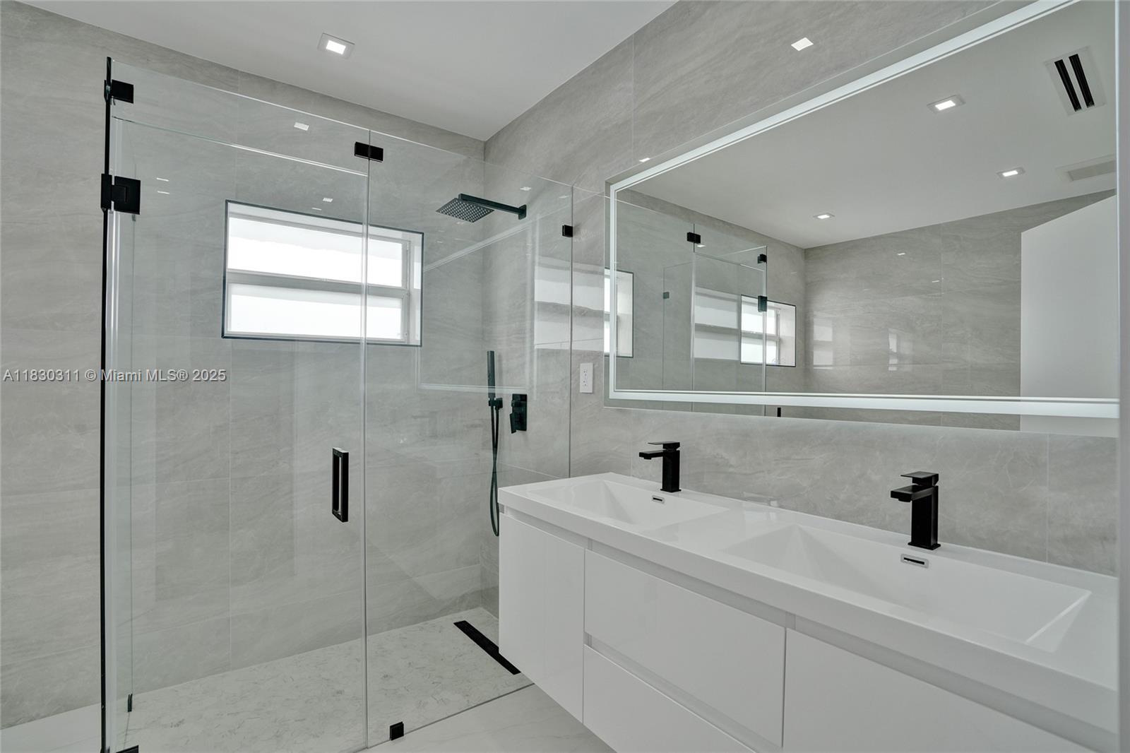 SKYLAKE MANORS - Residential