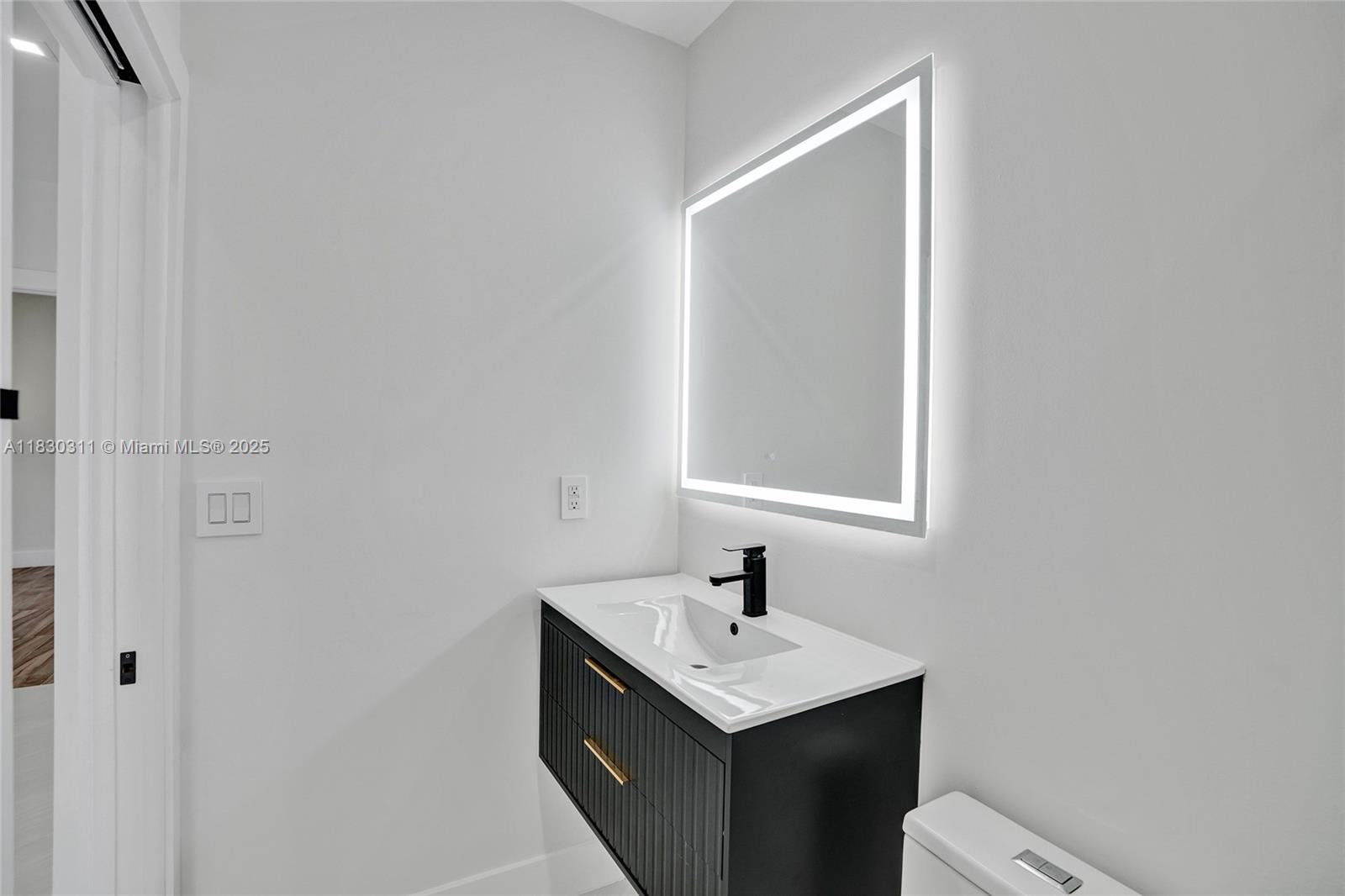 SKYLAKE MANORS - Residential