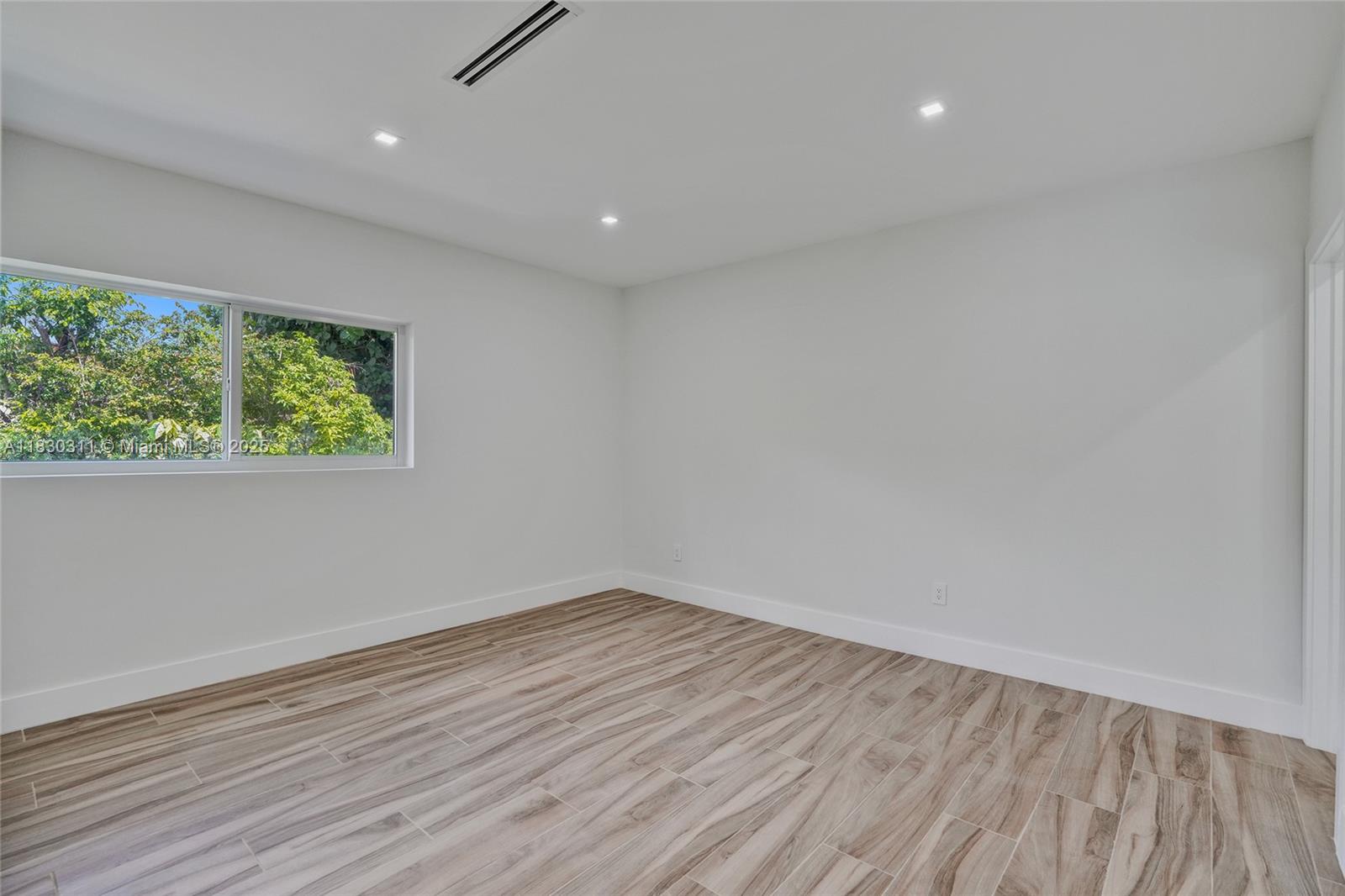 SKYLAKE MANORS - Residential