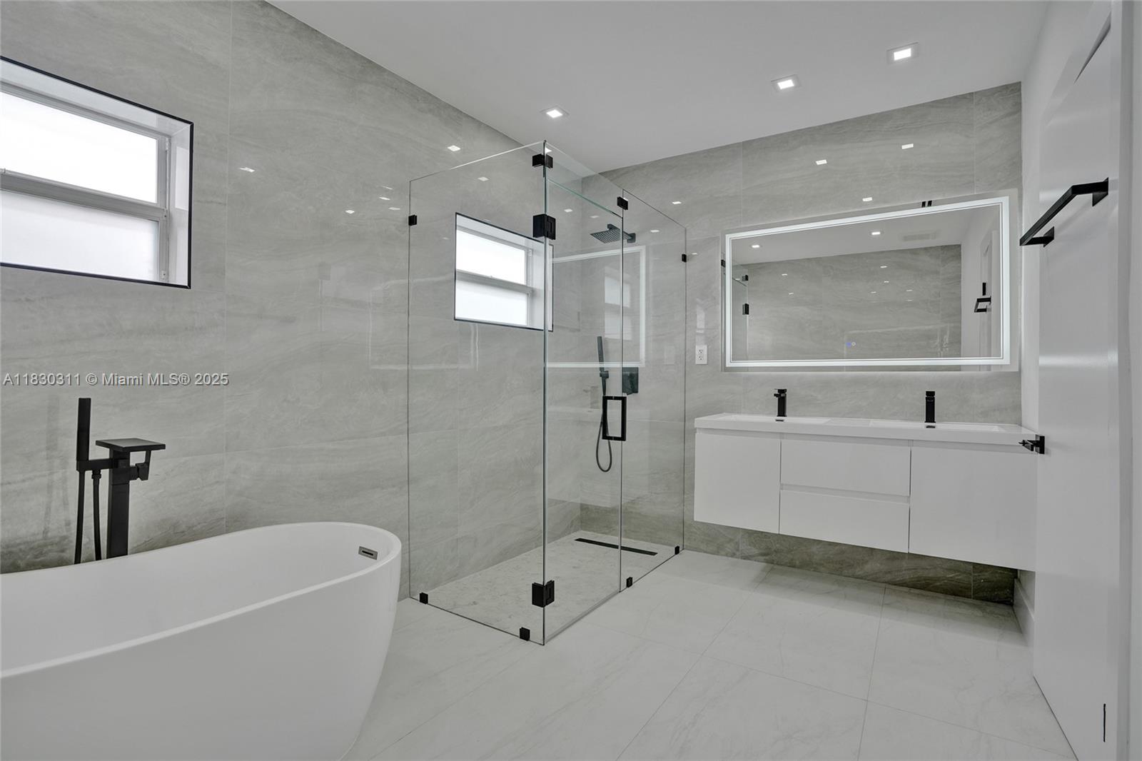 SKYLAKE MANORS - Residential